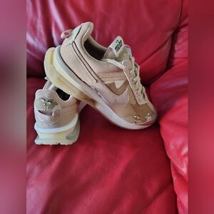 Nike Women's Tan Sneakers